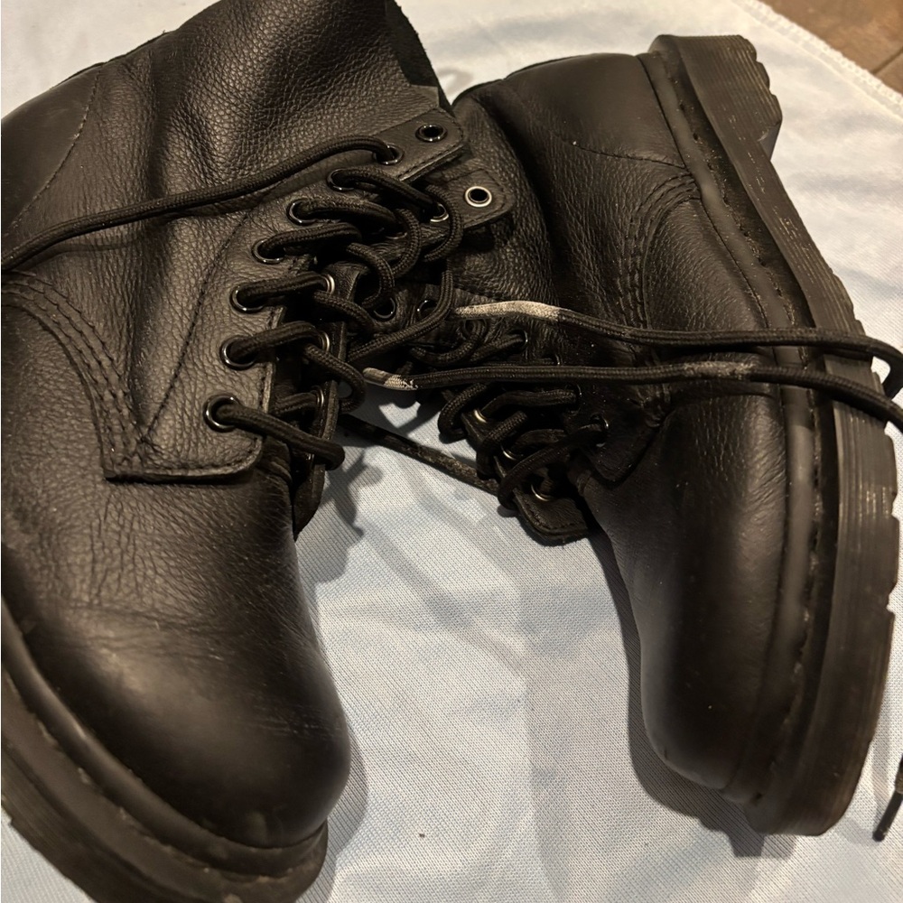 Women's  Black Leather Lace-Up Combat Boot. Dr. . Martens brand